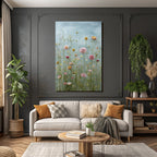 Blumenarrangement Mit Vielfältigen Blüten Und Grünen Blättern Auf Blaüm Hintergrund