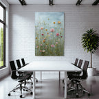 Blumenarrangement Mit Vielfältigen Blüten Und Grünen Blättern Auf Blaüm Hintergrund