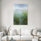 Sanfte Landschaft Mit Wiesenblumen Und Nebligem Himmel