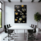 Transparente Blasen Mit Zarten Botanischen Elementen Auf Dunklem Hintergrund