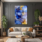 Flüssiges Design Mit Blautonen Und Goldakzenten