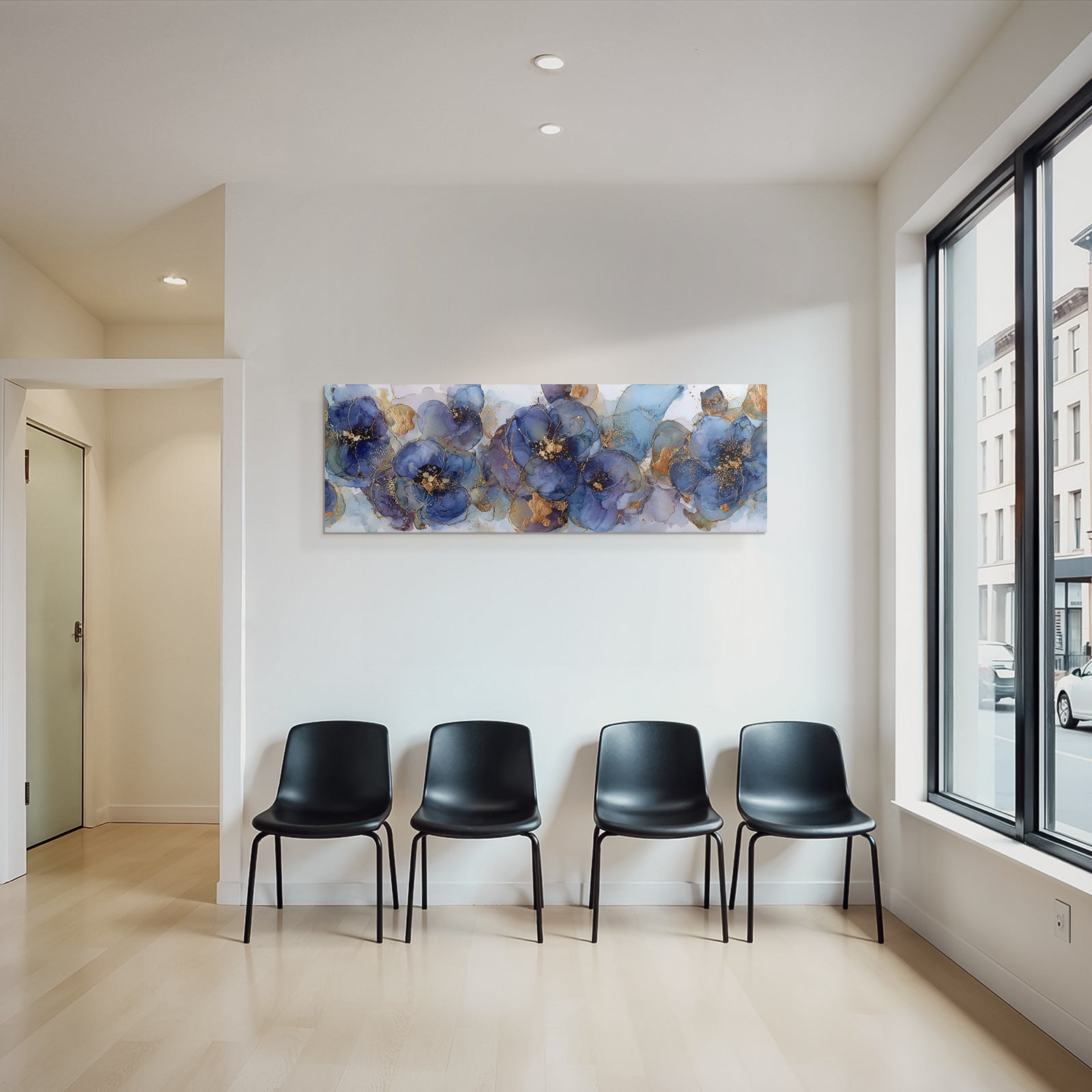 Fliessende Blumenkunst In Blau Lila Mit Goldakzenten