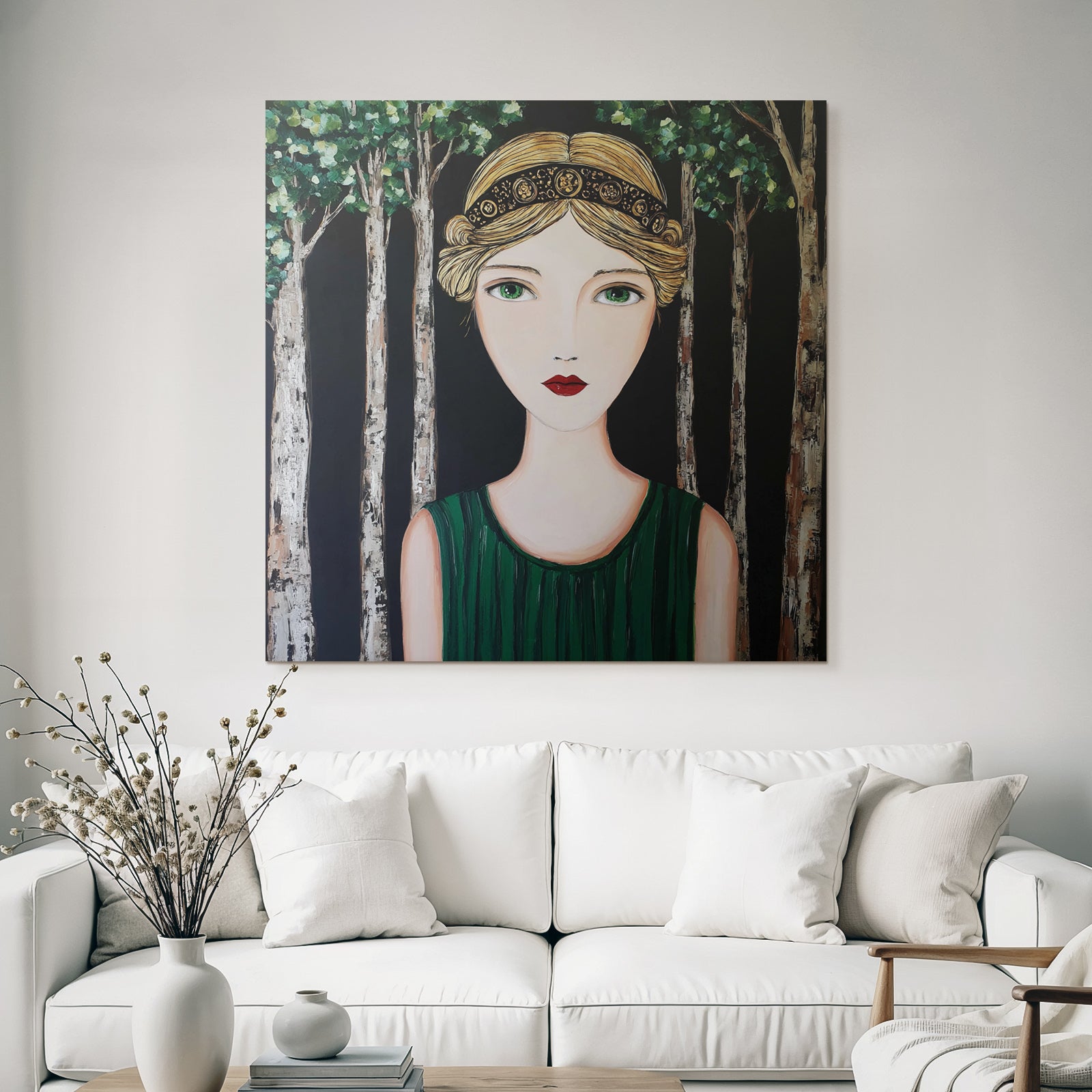 ArtDeco Frau Mit Grünem Kleid Vor Dunklem Waldhintergrund