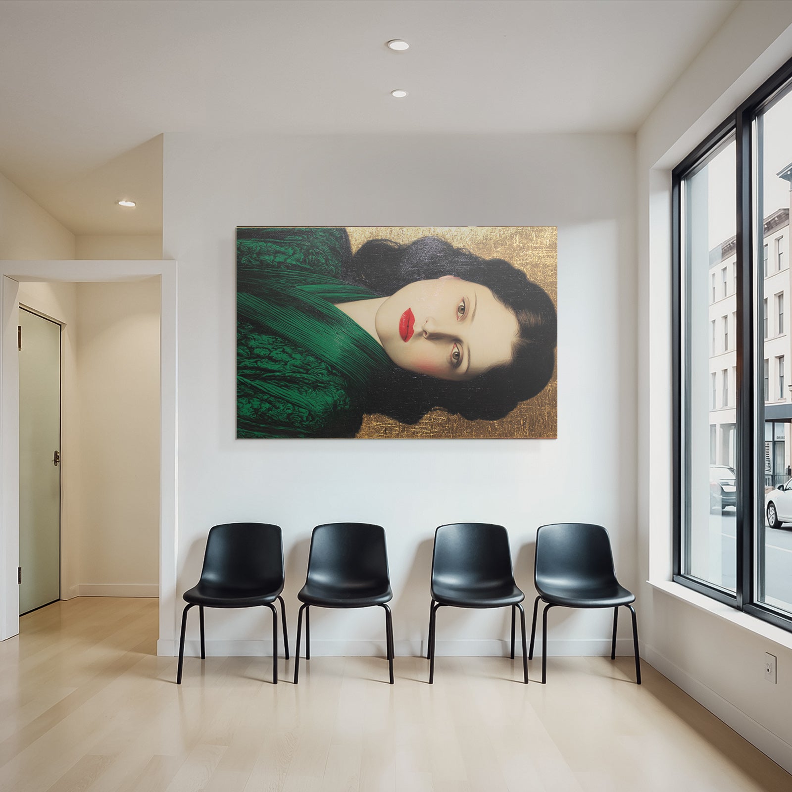 ArtDeco Bildnis Elegante Frau Vor Goldhintergrund Mit Grünem Kleid Und Roten Lippen