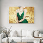 ArtDeco Frau Im Grünen Kleid Vor Goldenem Hintergrund Mode Und Eleganz