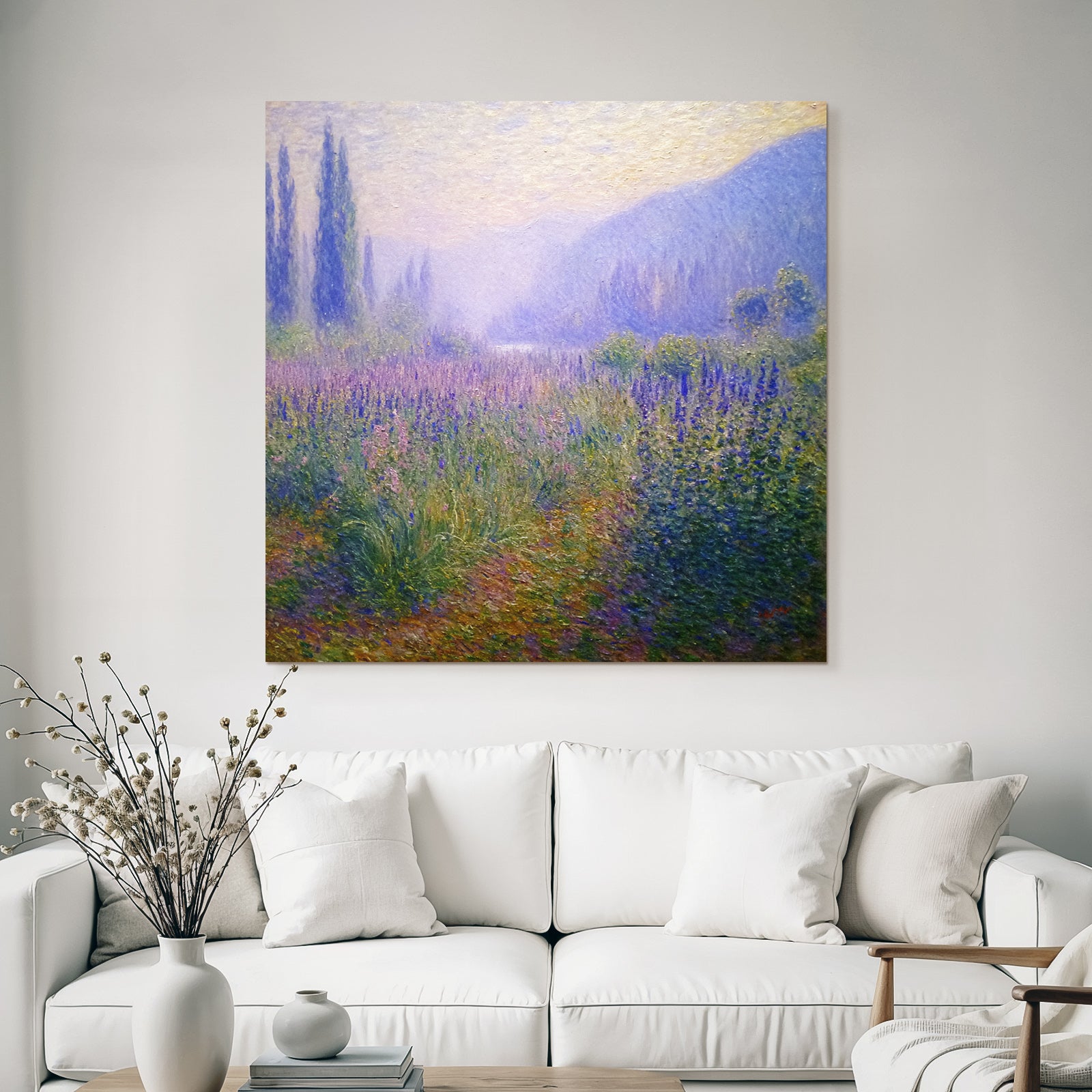 Malerische Landschaft Mit Blumenwiese Nebelbergen Und See