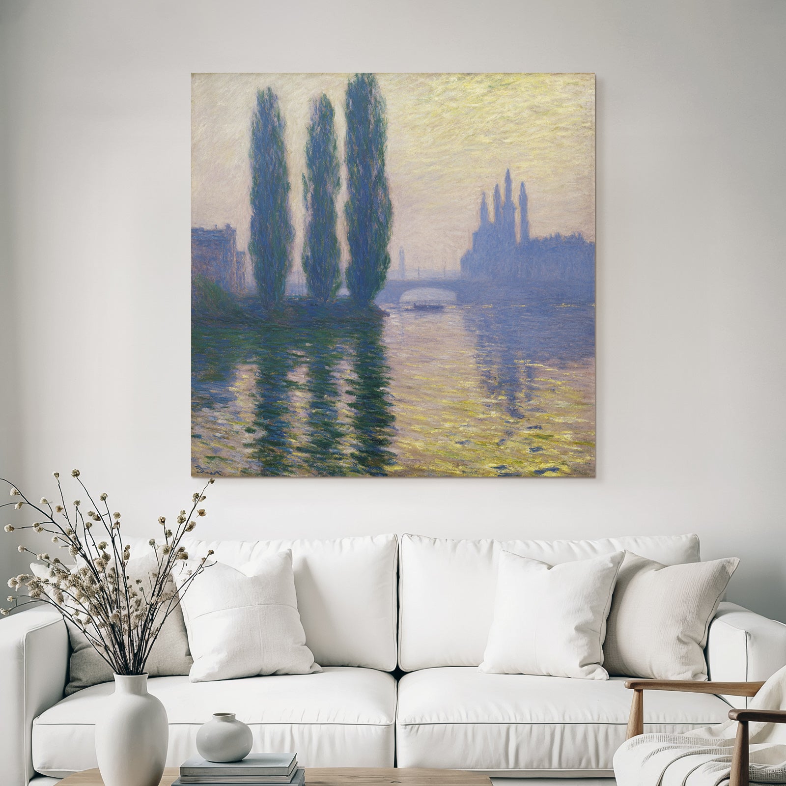 Nebelige Flusslandschaft Mit Drei Hohen Baeumen Und Brücke