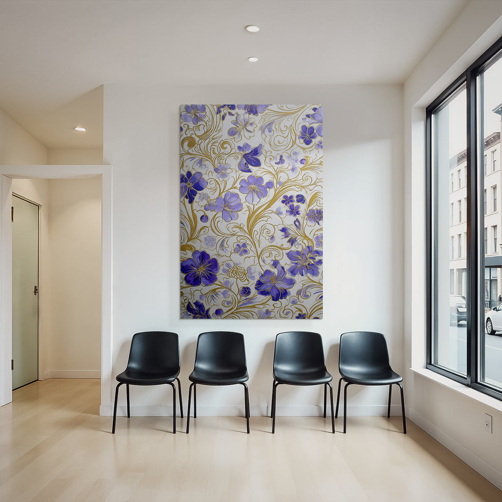 Dekoratives Blumendesign Mit Lila Blumen Und Goldenen Ranken Auf Hellem Hintergrund