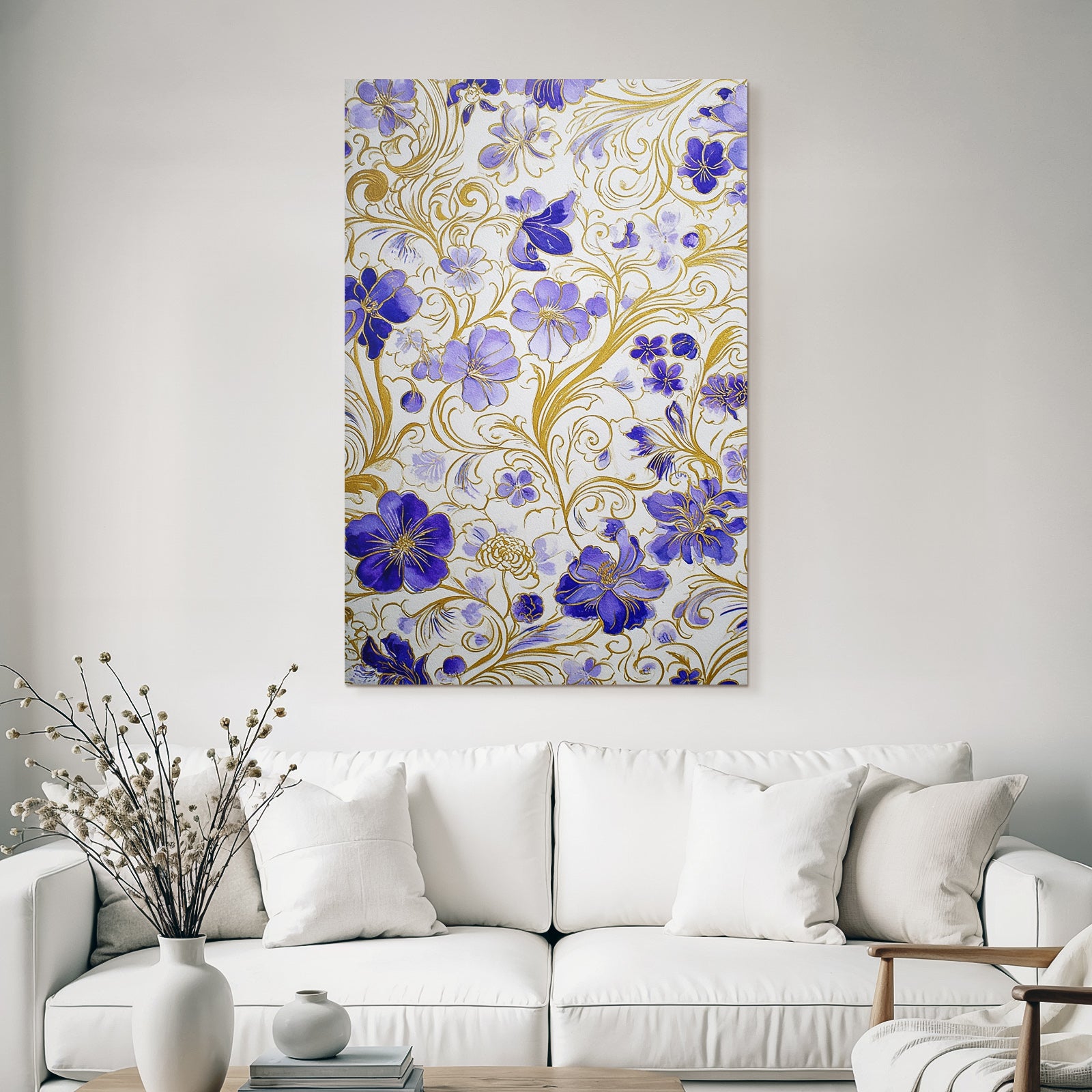 Dekoratives Blumendesign Mit Lila Blumen Und Goldenen Ranken Auf Hellem Hintergrund