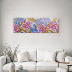 Dekoratives Blumenmuster In Blau Und Pink Mit Goldumrissen