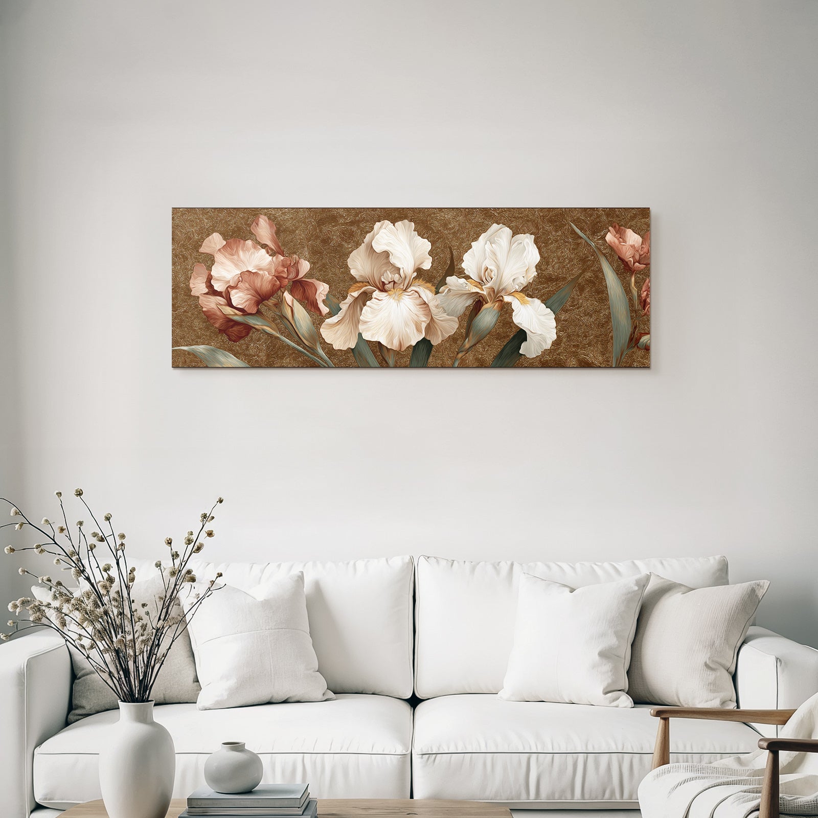 Irisse In Pfirsich Und Creme Vor Goldtexturiertem Hintergrund