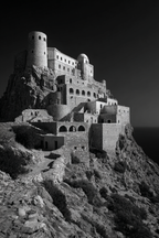 Historische Burg Auf Klippe Mit Meerblick | Minimalistisch | Stilrichtungen