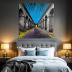 PopArt Illustration Farbenfroher Bogenflur Mit Hellgelbem Tor