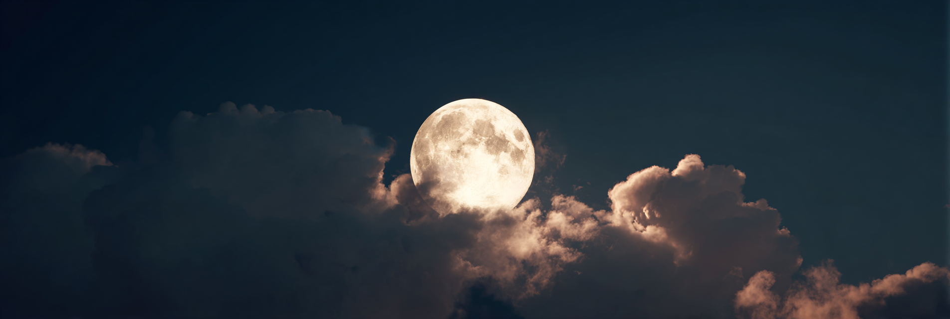 Vollmond Mit Wolken Am Nachtlichen Himmel | Psychedelische Kunst | Stilrichtungen