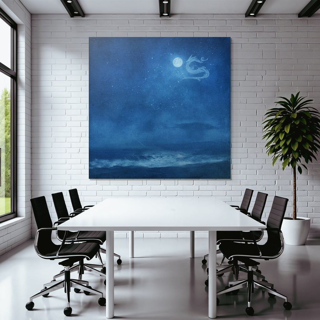 Traeumliche Nacht Mit Mond Drachenwolke Und Ozeanwellen