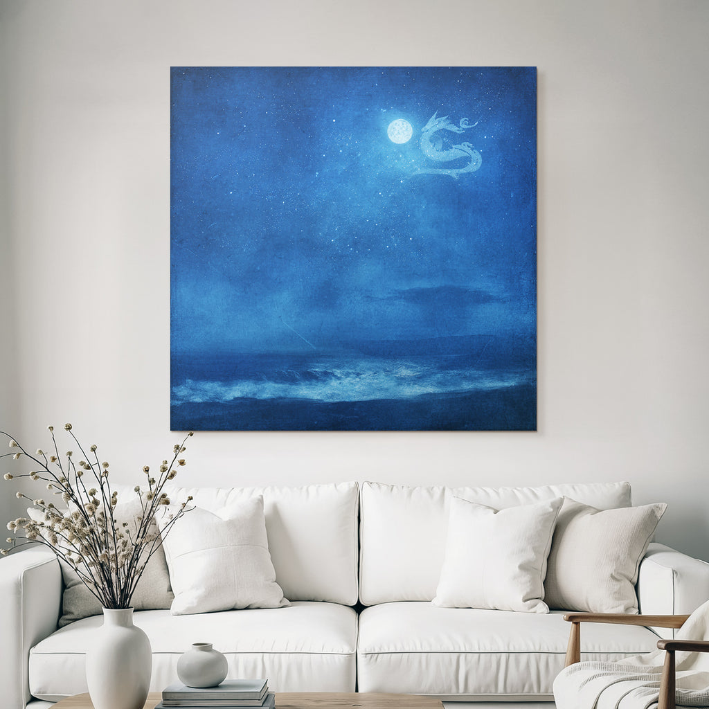 Traeumliche Nacht Mit Mond Drachenwolke Und Ozeanwellen