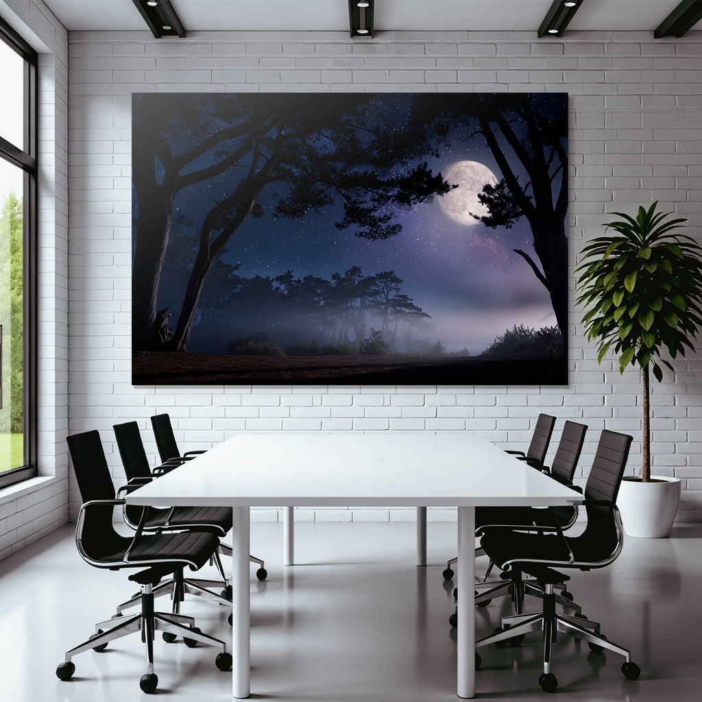 Nachtliche Landschaft Mit Vollmond Und Baumsilhoütten Im Nebel