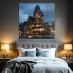 Elegantes Ornamentales Gebaude Mit Gotischen Und Modernen Elementen In Der Abenddunkelheit