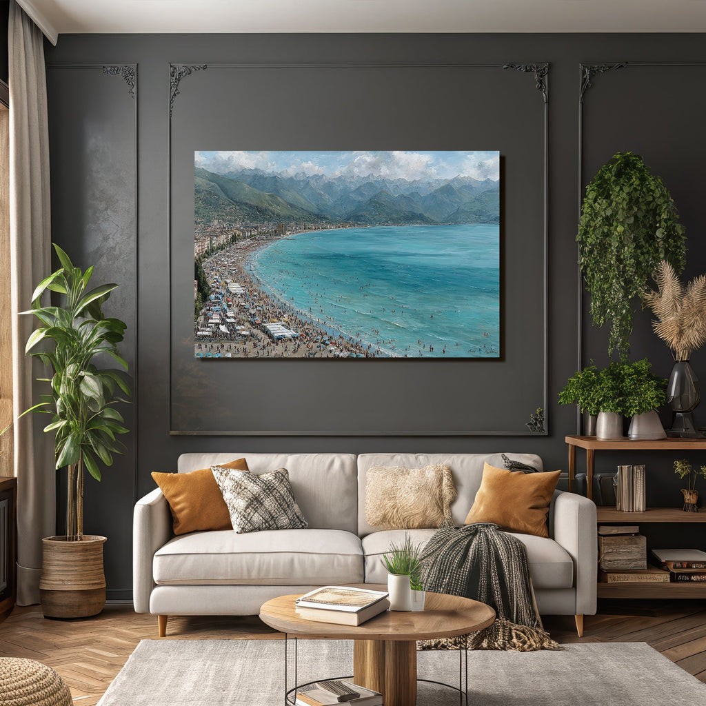 Strandlandschaft Mit Menschen Am Meer Mit Bergen Im Hintergrund