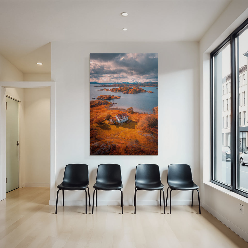 Herbstliche Landschaft Mit Haus Und Wasser Und Inseln