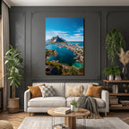 Küstenlandschaft Mit Bunten Haeusern Und Felsbergen