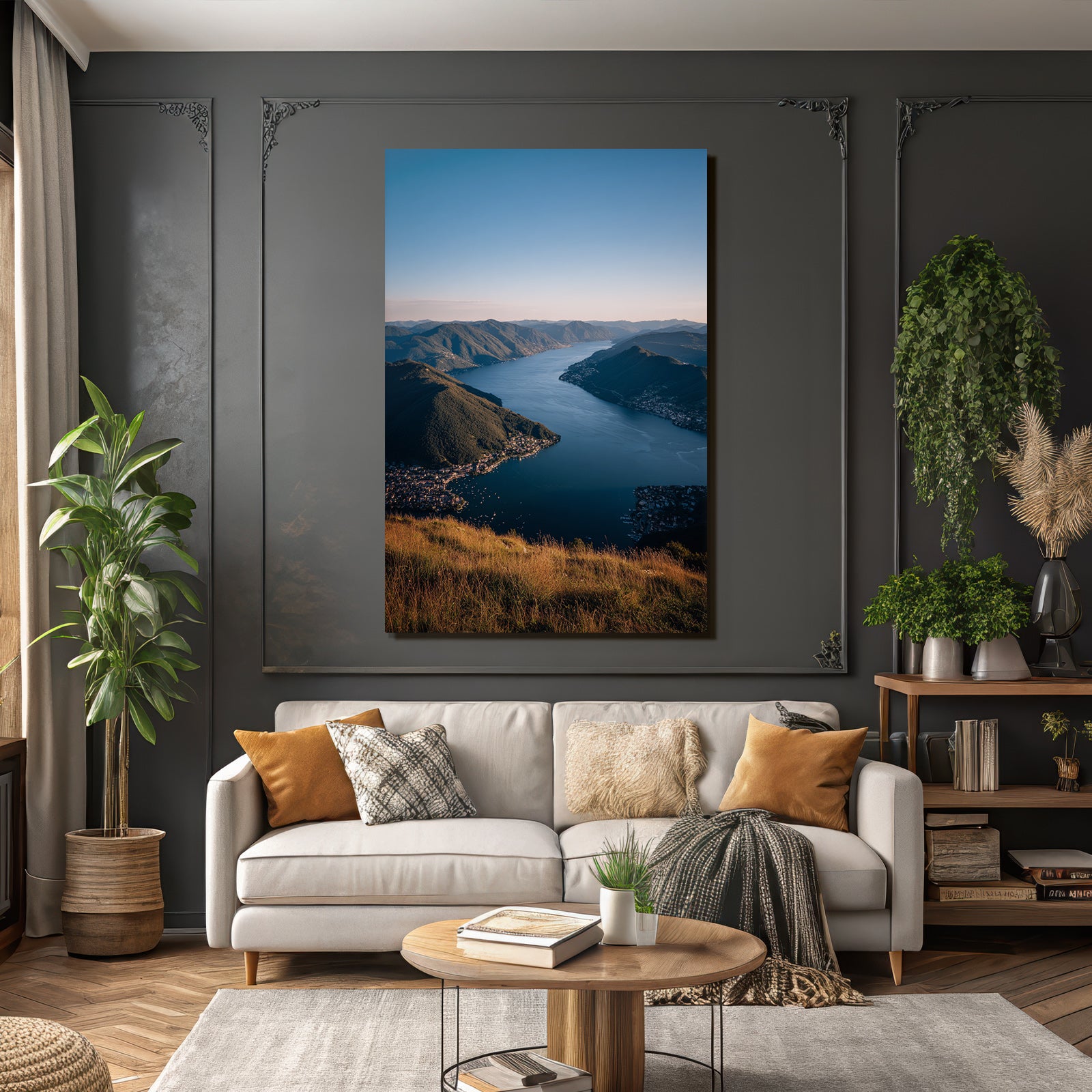 Wunderschöne Landschaft See Umgeben Von Bergen Im Goldenen Stundenlicht