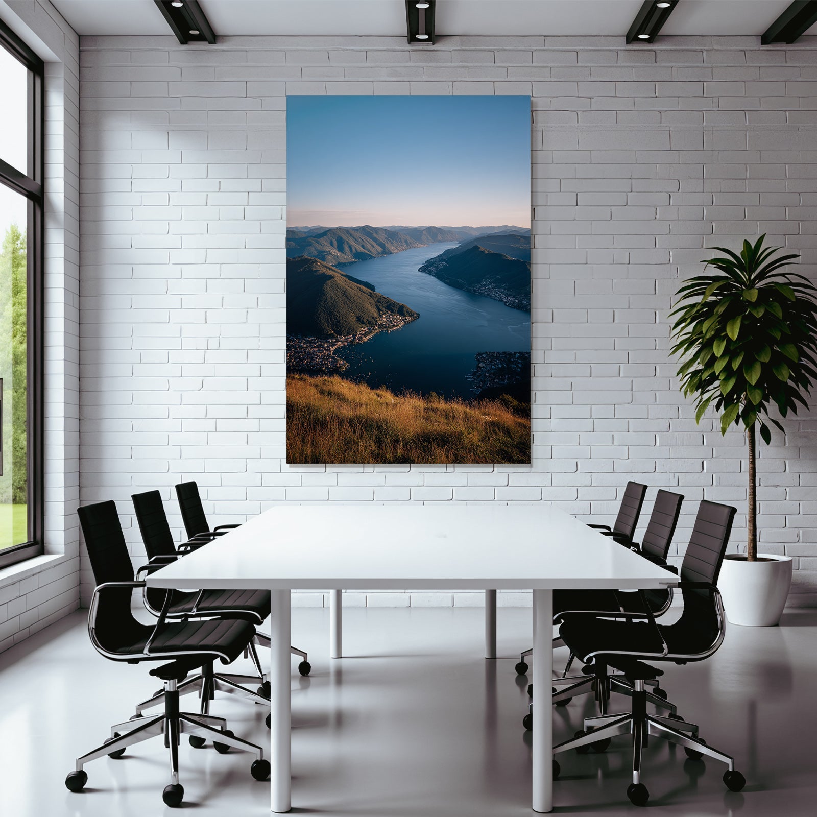 Wunderschöne Landschaft See Umgeben Von Bergen Im Goldenen Stundenlicht