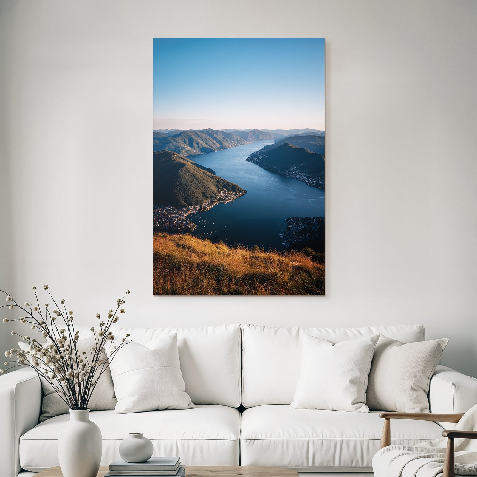 Wunderschöne Landschaft See Umgeben Von Bergen Im Goldenen Stundenlicht
