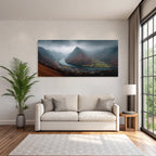 Herbstliche Landschaft Mit Fluss Und Bergen Mit Nebel