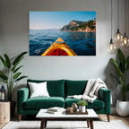 Kayak Auf See Mit Klippen Und Baeumen Unter Blaüm Himmel