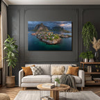 Küstenlandschaft Mit Bunten Haeusern Und Insel In Norwegen