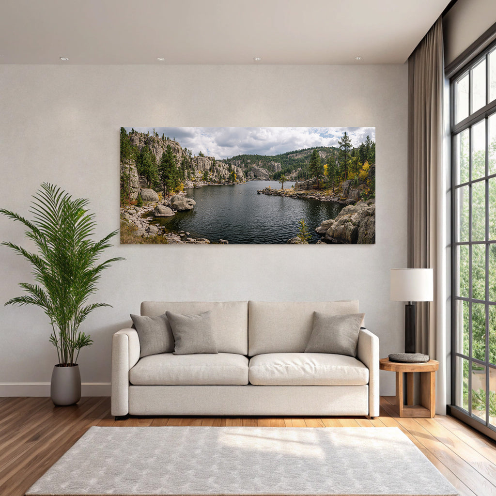 Panoramablick Ruhige Landschaft Herbstliche Fauna Wasser Klippen Tannenbaume