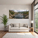 Panoramablick Ruhige Landschaft Herbstliche Fauna Wasser Klippen Tannenbaume