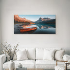 Ruhige Landschaft Mit Canoe Und Bergen Bei Dämmerung