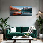 Ruhige Landschaft Mit Canoe Und Bergen Bei Dämmerung