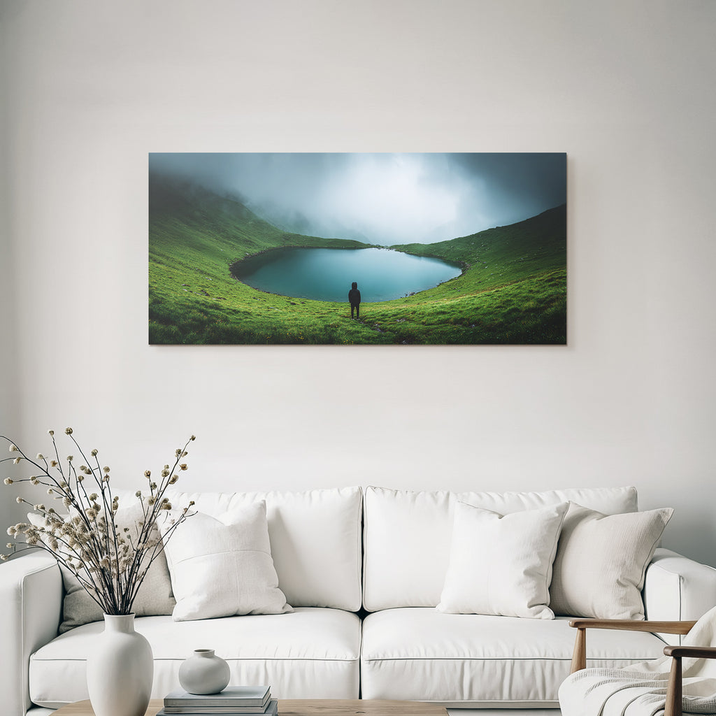 Ruhige Landschaft Mit See Und Grünen Höhen