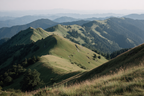 Scenic Landscape Rollende Grüne Höhen Und Entfernte Berge | Reisen und Outdoor | Themen und Hobbys