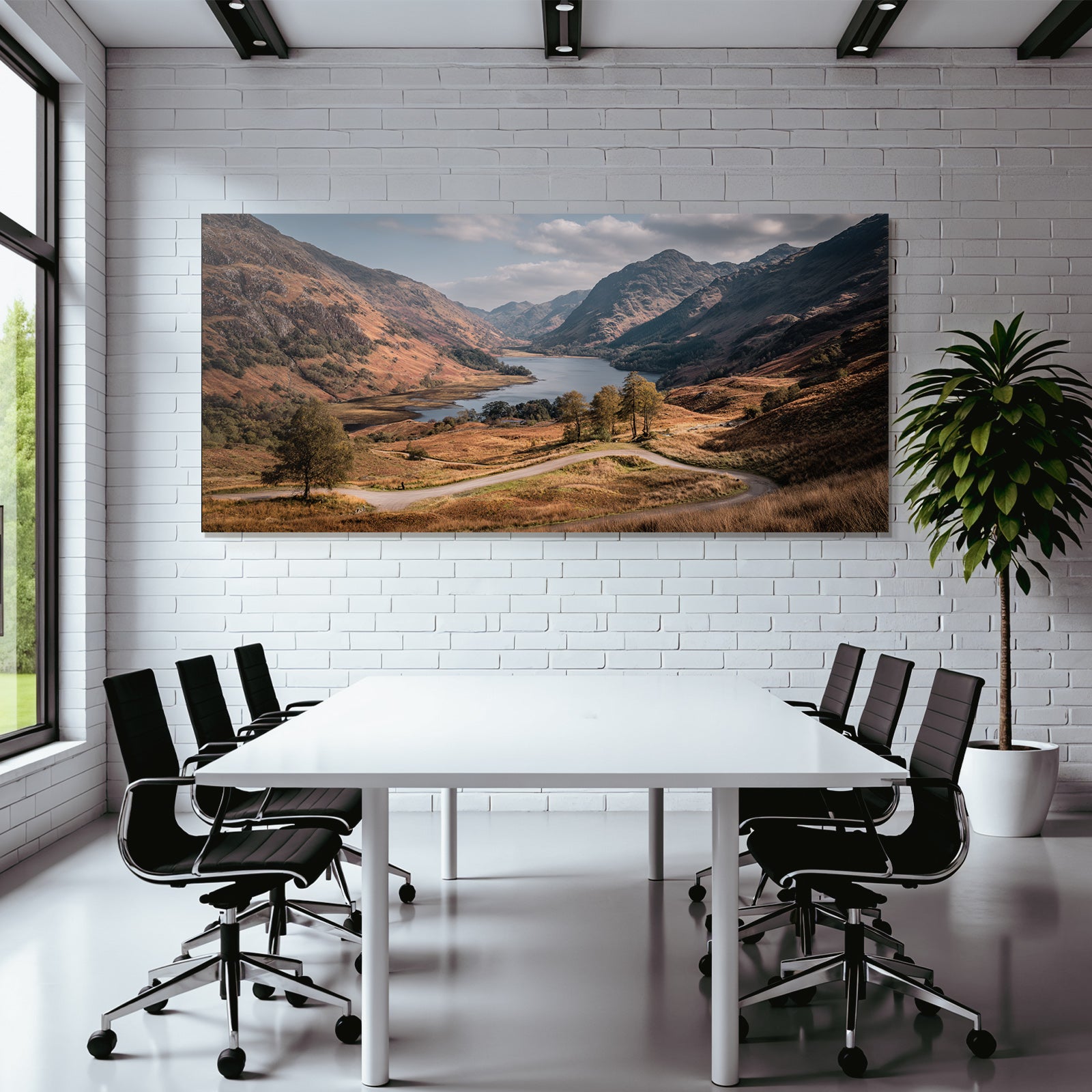Stimmungsvolle Landlandschaft Herbstliche Farbe Mit See Und Hügel