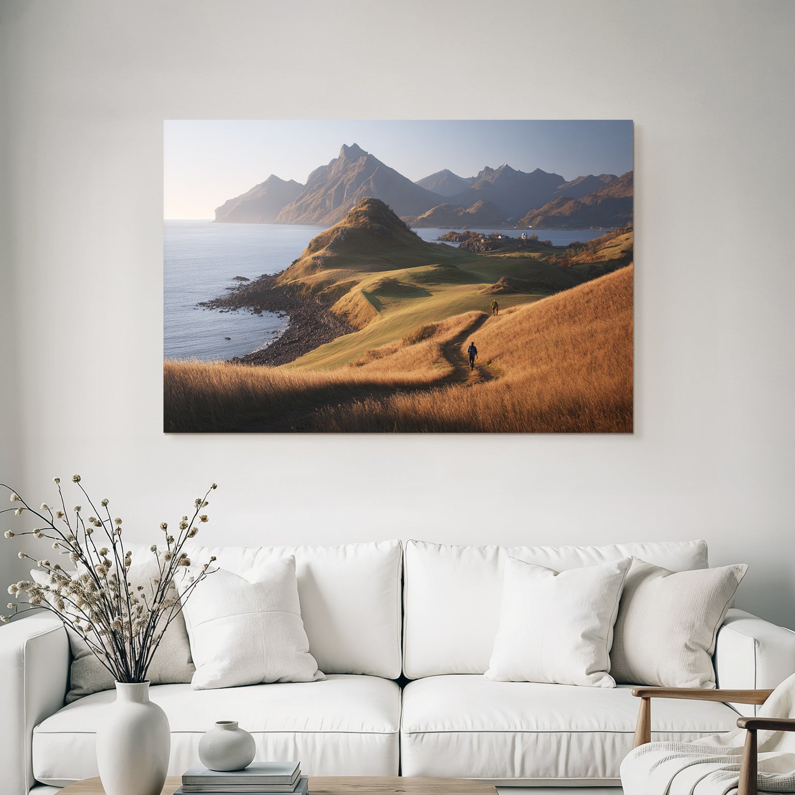 Tranquile Landschaft Wanderer Neben Einem Gewässer Bei Goldener Stunde