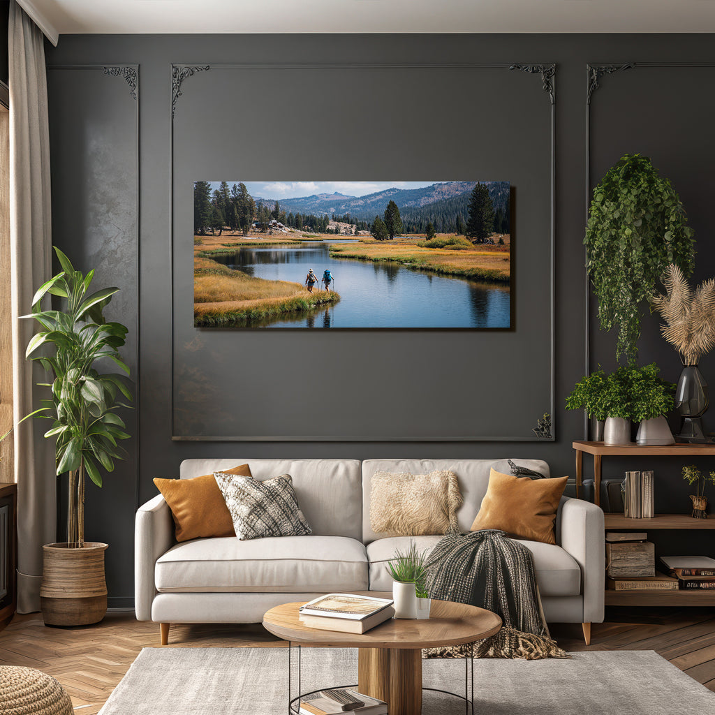 Wanderer Am Fluss In Der Natur