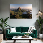 Wunderbare Landschaft Mit Berg Und Grünen Hügeln Bei Licht Der Dämmerung