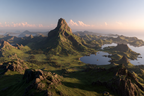 Wunderbare Landschaft Mit Berg Und Grünen Hügeln Bei Licht Der Dämmerung | Reisen und Outdoor | Themen und Hobbys