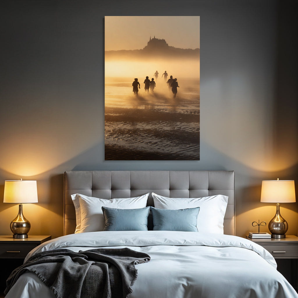 Laufende Menschen Am Strand Bei Sonnenuntergang Mit Burg Im Hintergrund