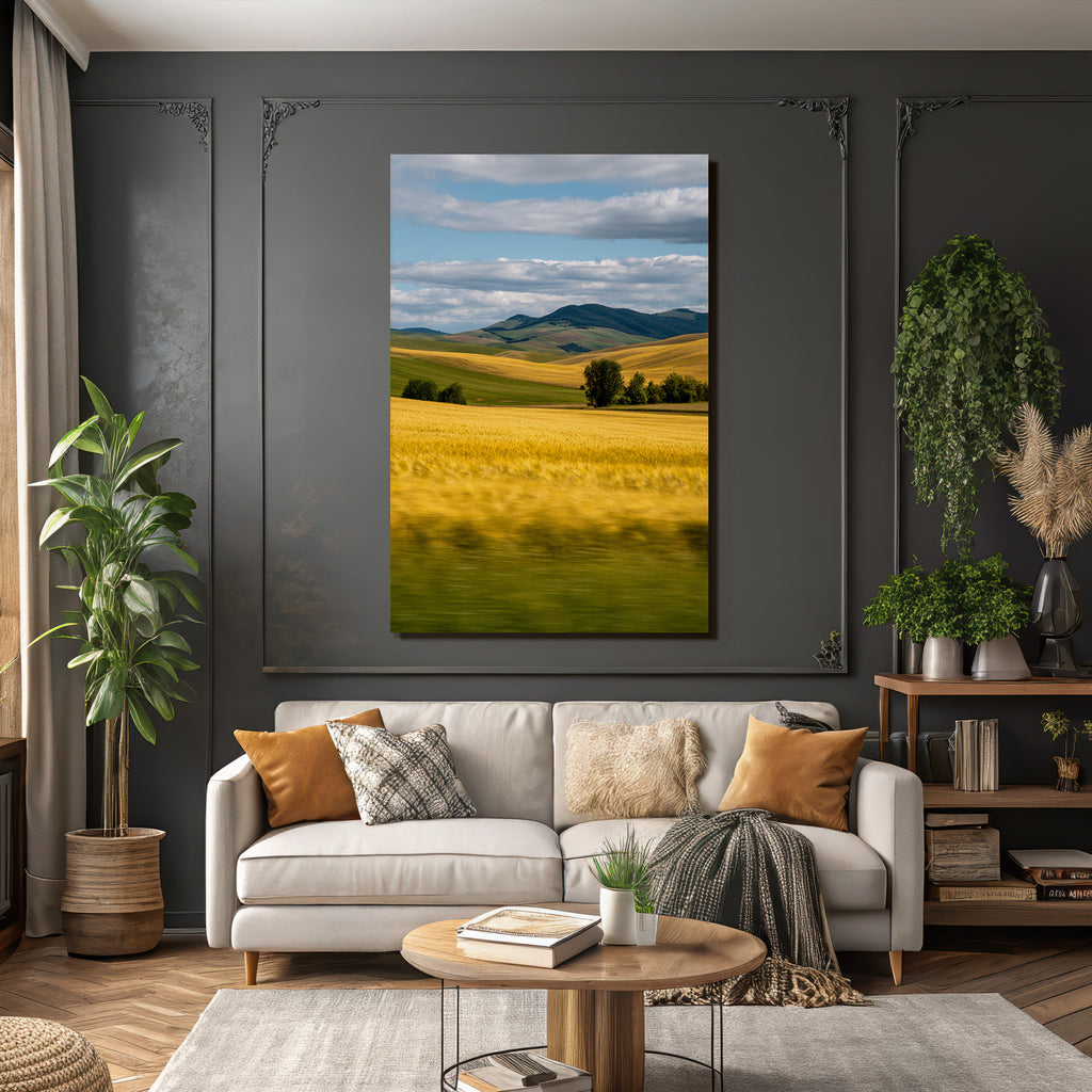 Roling Hügel Und Felder Vibrante Landschaft Unter Teils Cloudy Himmel