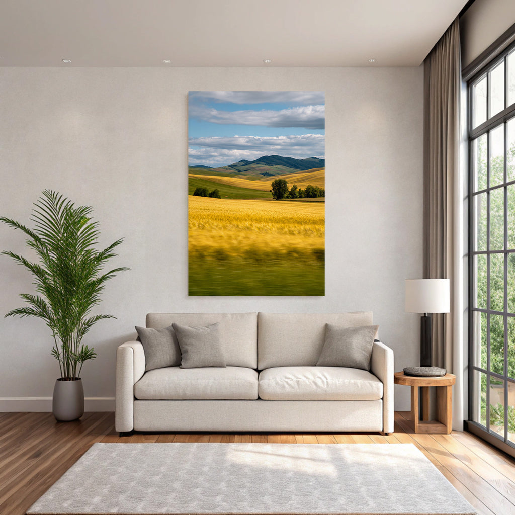 Roling Hügel Und Felder Vibrante Landschaft Unter Teils Cloudy Himmel