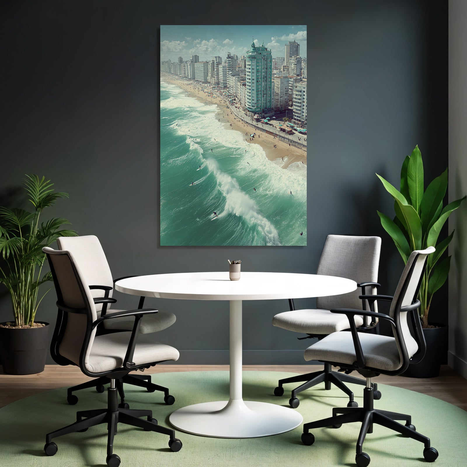 Strand Mit Surfern Und Stadt Im Hintergrund Clear Sky Tropisches Paradies