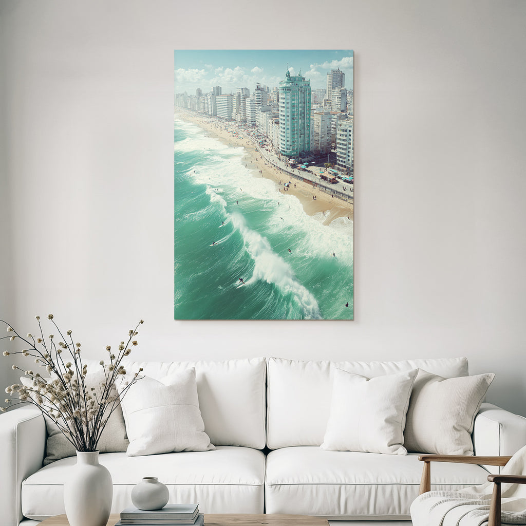 Strand Mit Surfern Und Stadt Im Hintergrund Clear Sky Tropisches Paradies
