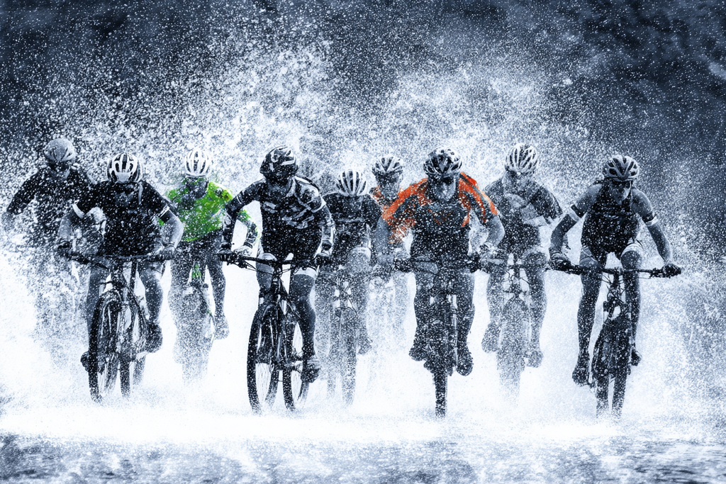 Gruppenradfahrer Im Wasser Splash Effekt Rennszenario | Sport und Bewegung | Themen und Hobbys