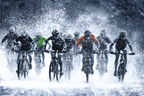 Gruppenradfahrer Im Wasser Splash Effekt Rennszenario | Sport und Bewegung | Themen und Hobbys