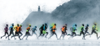 Laufen Am Strand Mit Leuchtturm Splashes Von Wasser | Sport und Bewegung | Themen und Hobbys